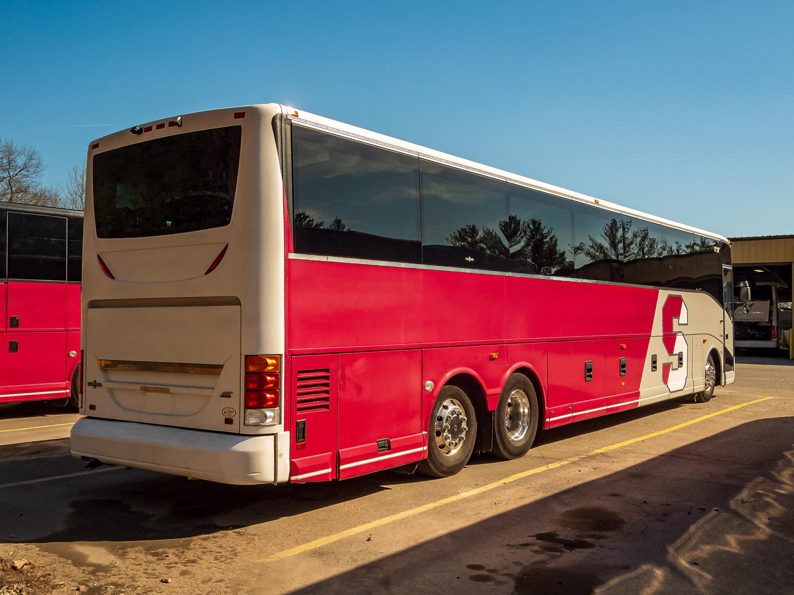 2014 Van Hool C2045 – Advantage Remarketing Solutions